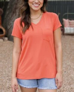 True Fit Perfect Pocket Tee In Apricot
